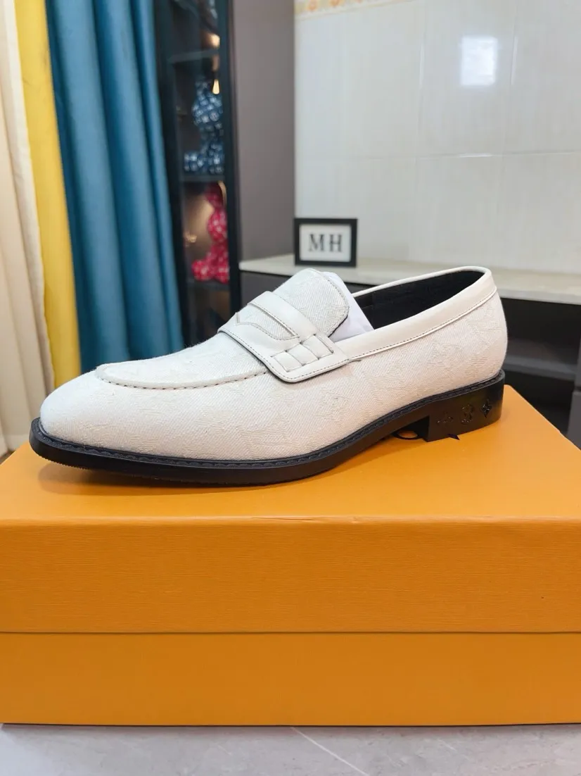 Ex-factory price 720🌹🌹High version [LV] Louis Vuitton's popular casual leather shoes🎖Fashionable and elegant🎖🎖Material: Original imported open-edge beaded cowhide, washed cowhide leather lining, original open-molded rubber outsole, high-end and classy, ​​elegant quality, instantly transforming into a handsome man ❤❤Standard\nNumber: 38-44